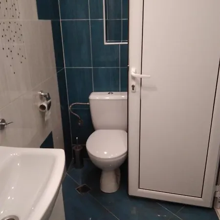 Demokratcia Apartman *