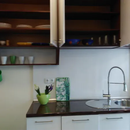 Demokratcia Apartman *
